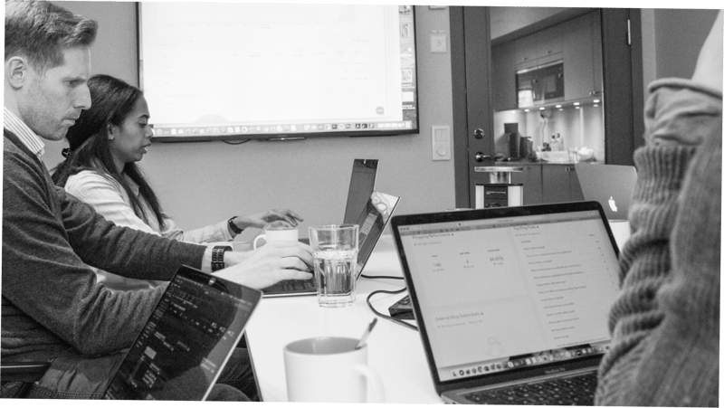 Zooma-people-working