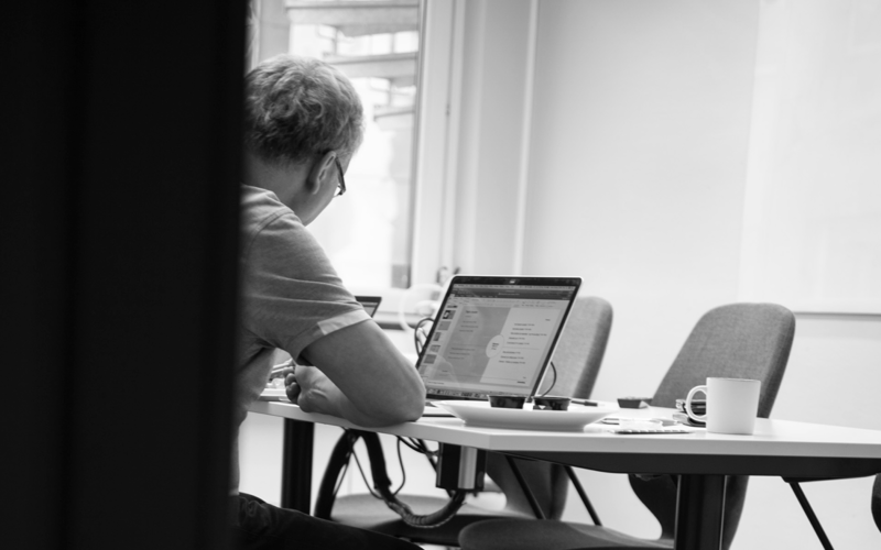Zooma-working-in-meeting-room-1